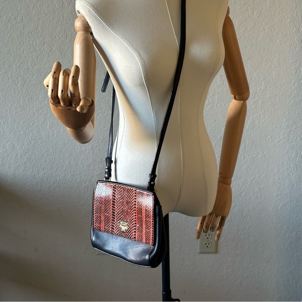 💎MCM SNAKE SKIN LEATHER CROSSBODY BAG💎 - Picture 2 of 11